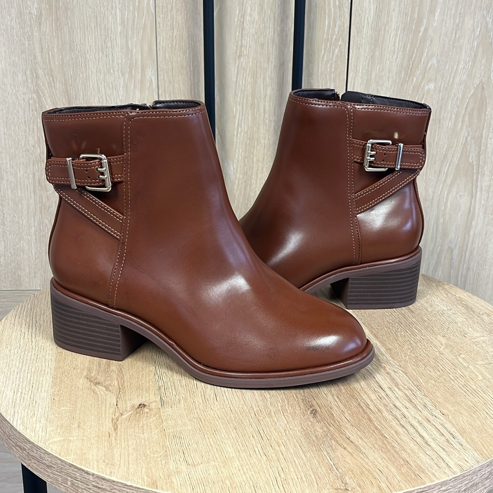 Elegant Brown 8.5W Ankle Boots